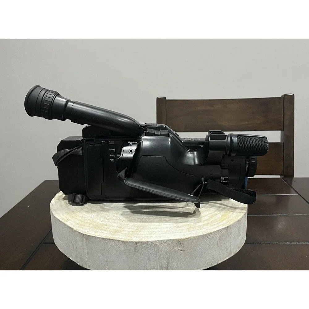 Sony CCD-F501 Video 8 Handycam 8mm Camcorder w/ Remote & Battery UNTESTED AS-IS